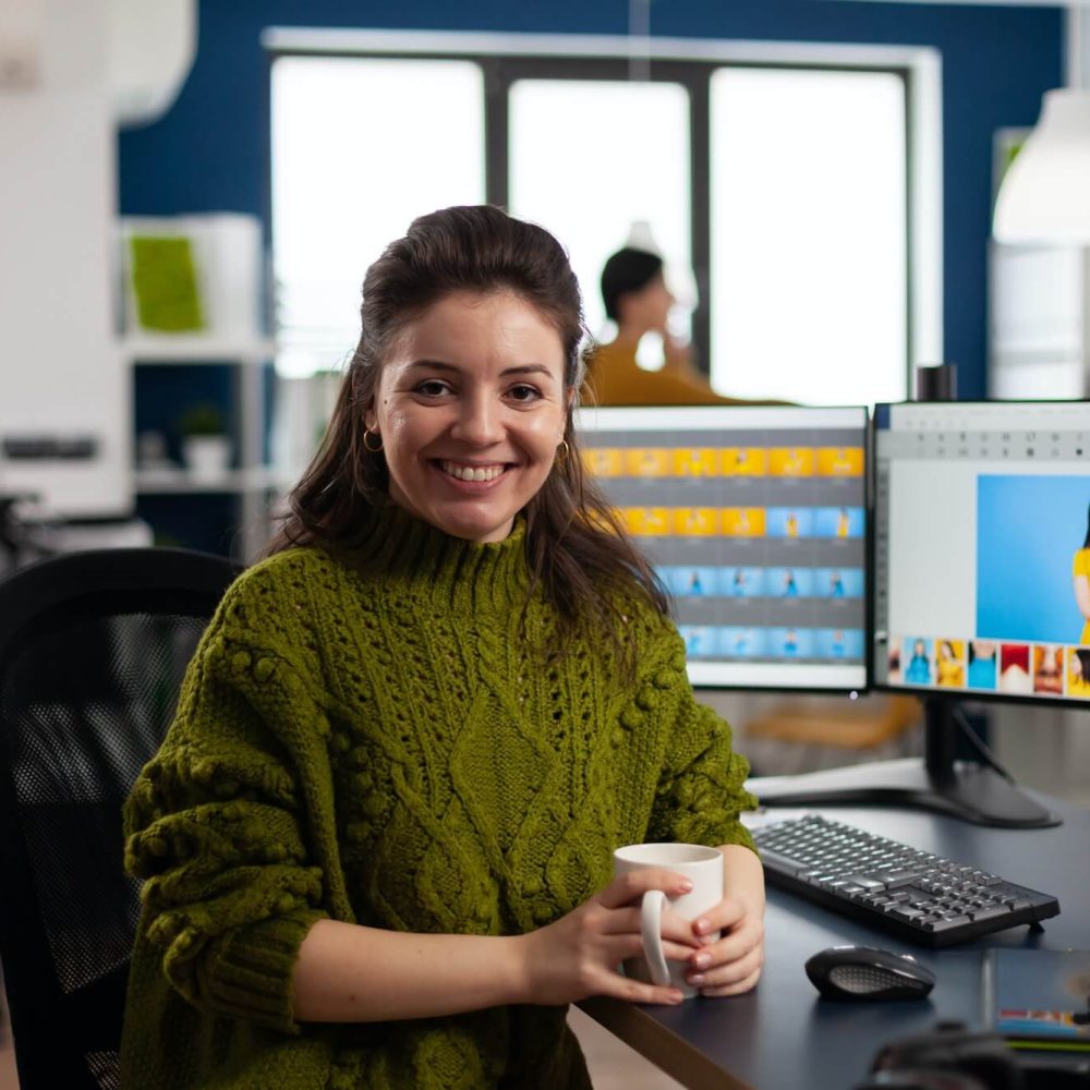 WOMAN-RETOUCHER-LOOKING-AT-CAMERA-SMILING-WORKING-IN-CREATIVE-MEDIA-AGENCY-1.JPG